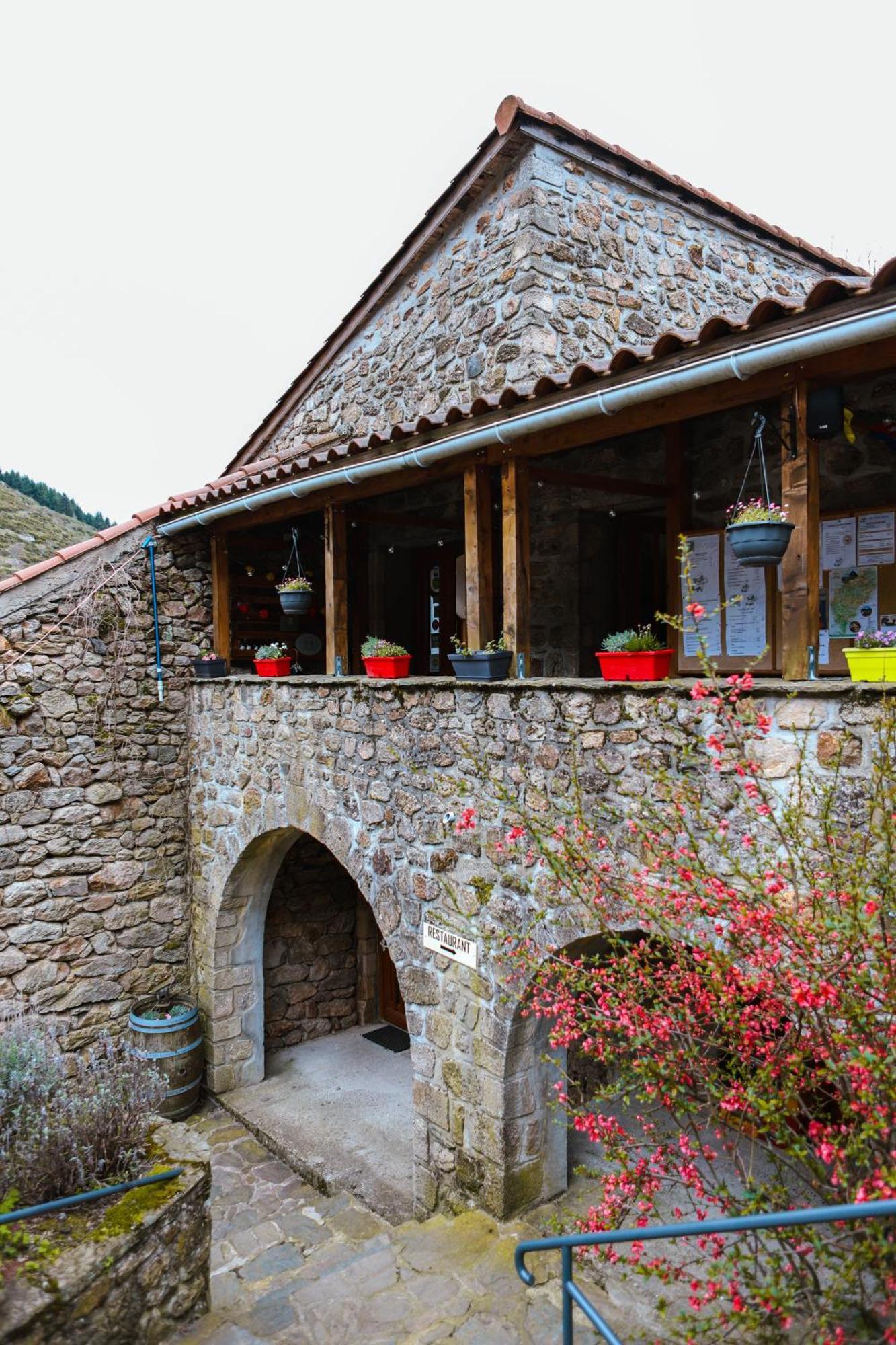 Au Chat Bleu Saint-Laurent-les-Bains Exterior foto
